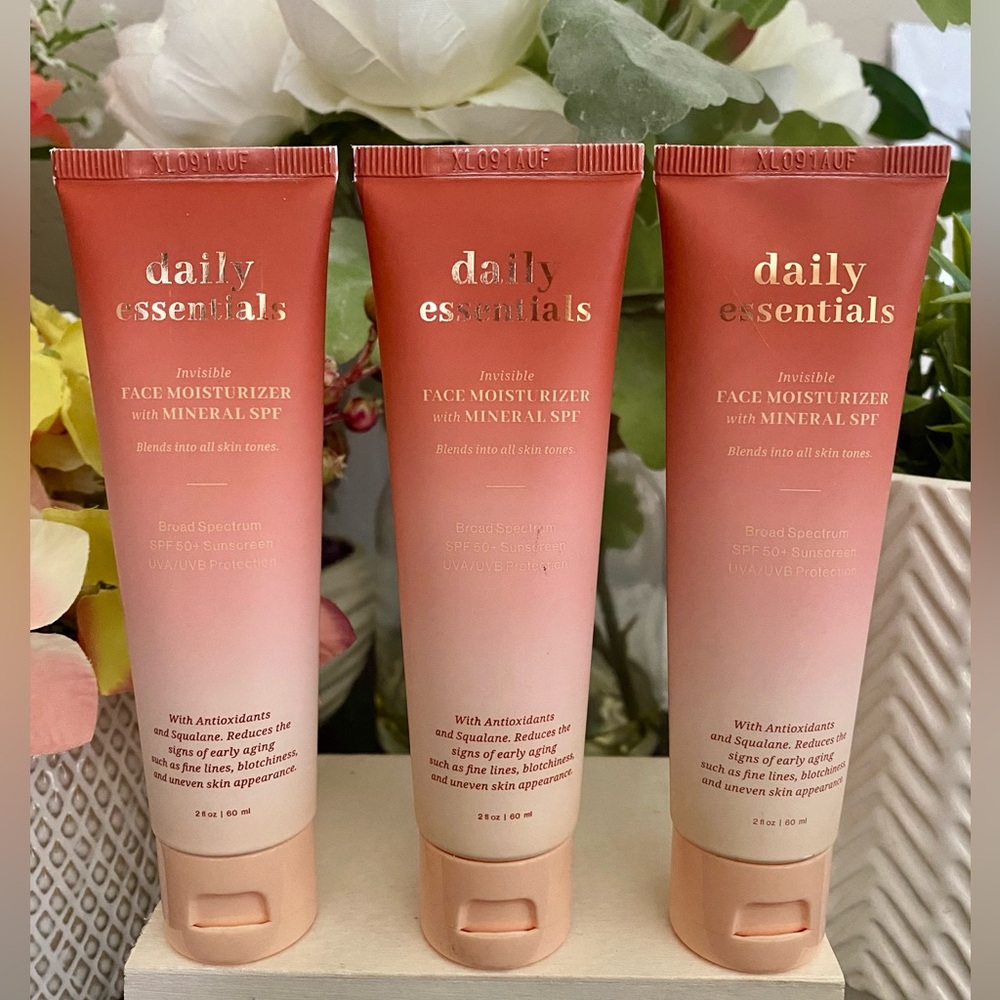🆕🧴 DAILY ESSENTIALS INVISABLE FACE MOISTURIZER WITH MINERAL SPF 50+. (2 fl oz)